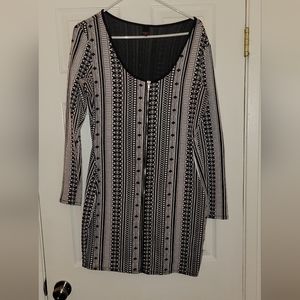 Long sleeve black and white pattern dress with front zipper size XL from Bongo
